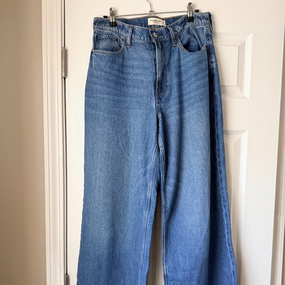 Abercrombie High Rise Wide Leg Jean - Medium Wash - Picture 2 of 7
